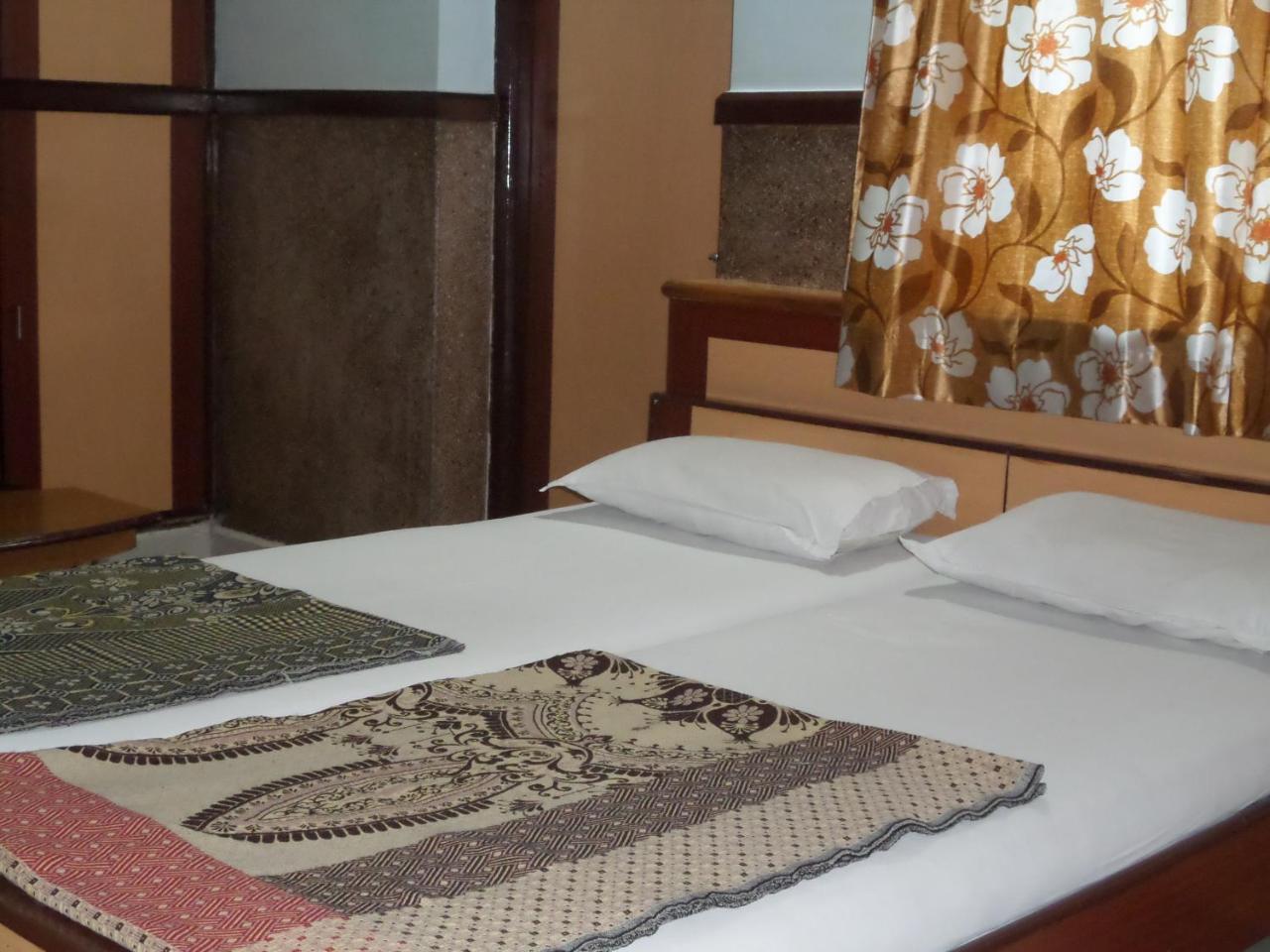 Hotel Padma ナーシク エクステリア 写真