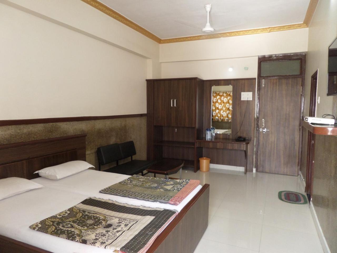 Hotel Padma ナーシク エクステリア 写真